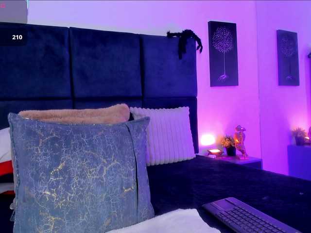 AprilJhonnes live cam on BongaCams