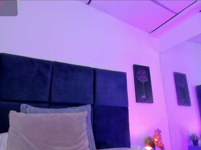 le modèle AprilJhonnes est en webcam porno dans un show sur le site bongacams, il possède les tags suivants: Latino/Hispanic,Redhead,Shaved