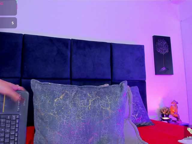 AprilJhonnes live webcam show