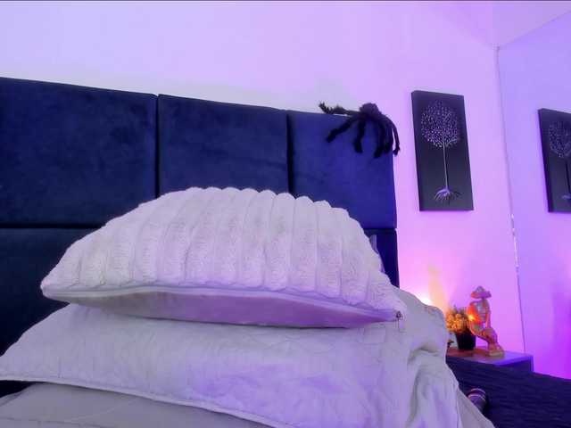 AprilJhonnes live cam on BongaCams