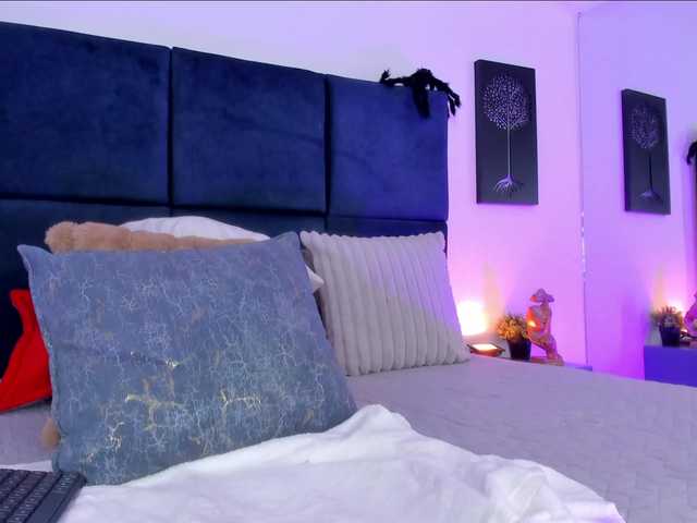AprilJhonnes live cam on BongaCams