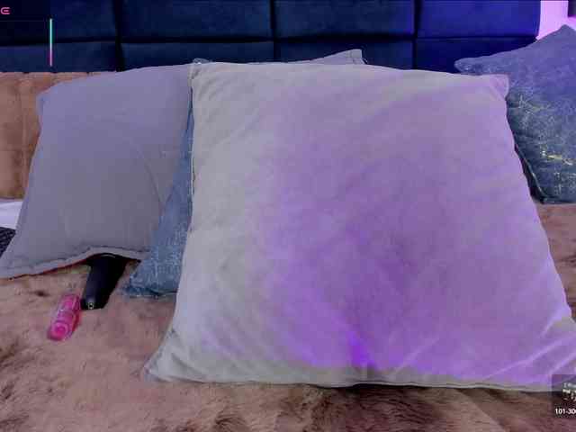 AprilJhonnes webcam