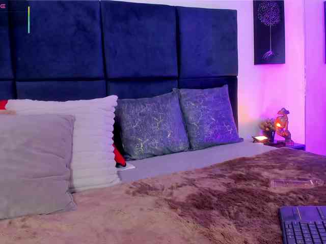 AprilJhonnes webcam