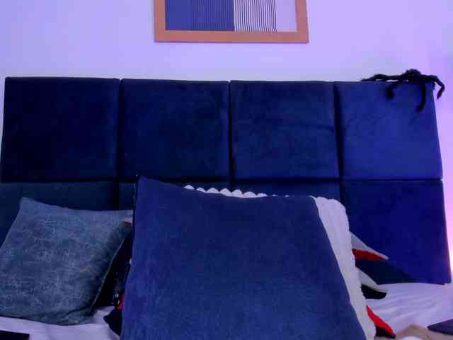 AprilJhonnes webcam