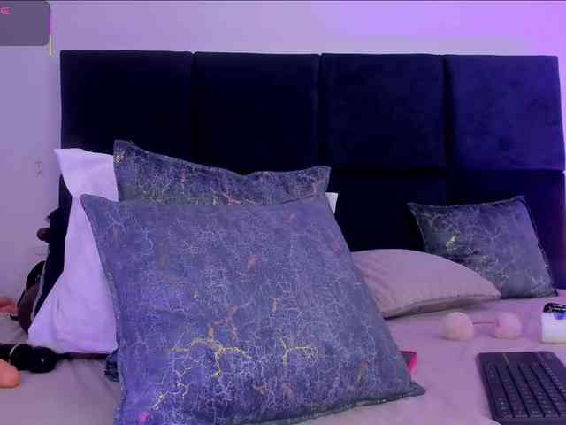 AprilJhonnes webcam