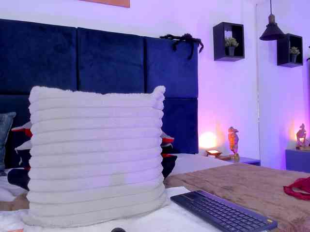 AprilJhonnes webcam
