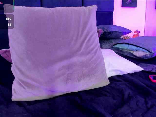 AprilJhonnes webcam