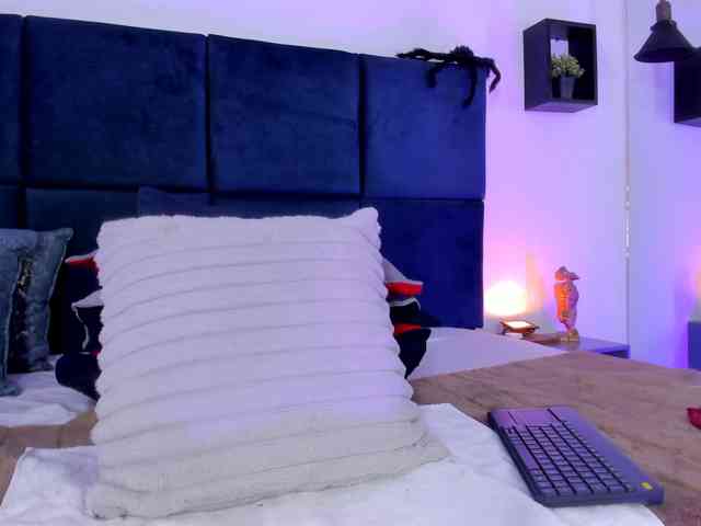 AprilJhonnes webcam