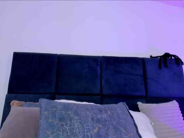 AprilJhonnes webcam