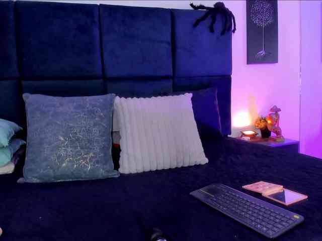 AprilJhonnes webcam