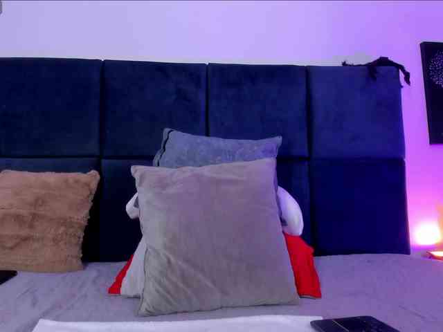 AprilJhonnes webcam