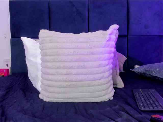 AprilJhonnes webcam