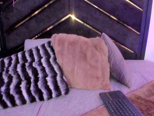 AprilJhonnes webcam
