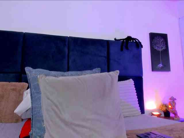 AprilJhonnes webcam