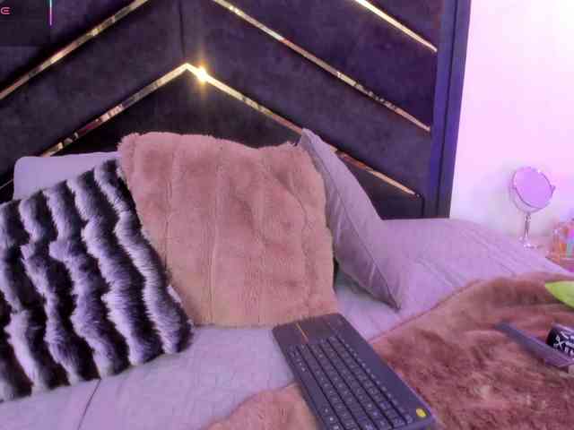 AprilJhonnes webcam