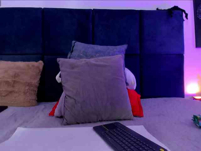 AprilJhonnes webcam