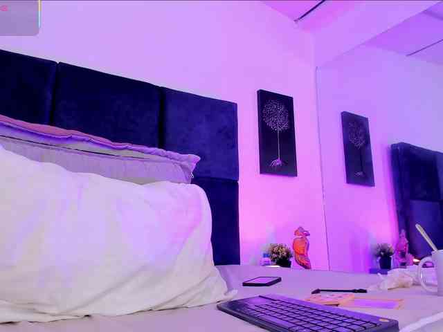 AprilJhonnes webcam