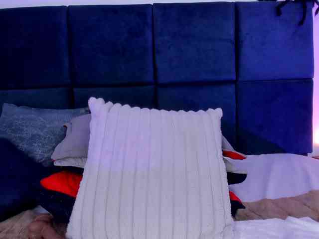 AprilJhonnes webcam