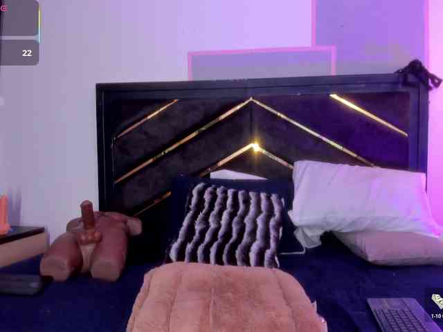 AprilJhonnes webcam