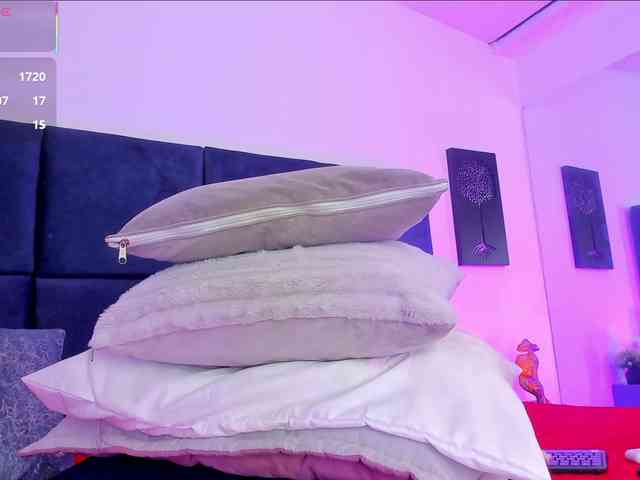AprilJhonnes webcam