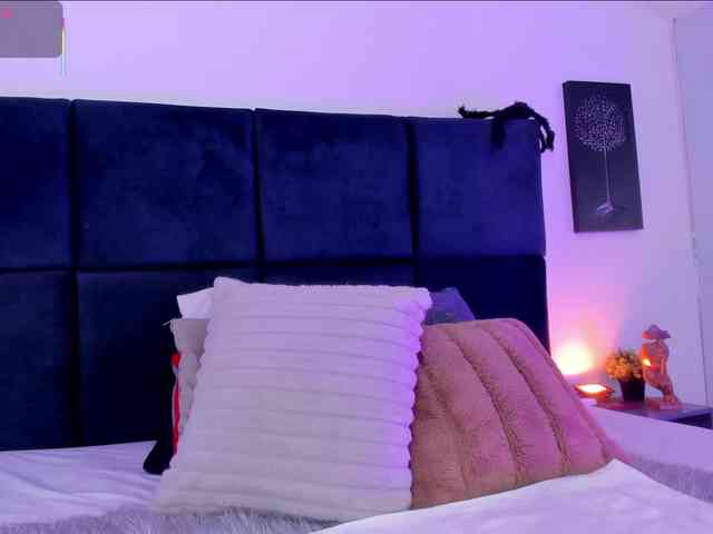 AprilJhonnes webcam