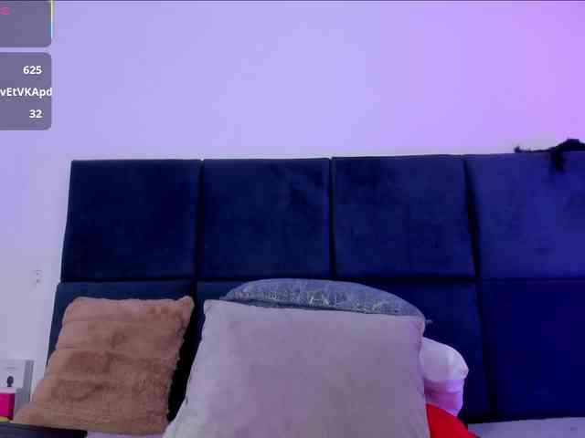 AprilJhonnes webcam