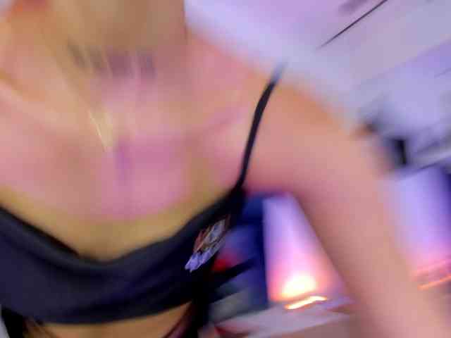 AprilJhonnes webcam