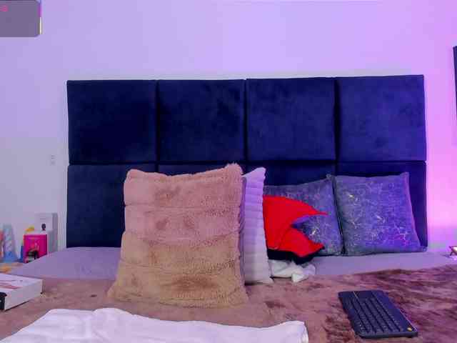 AprilJhonnes webcam