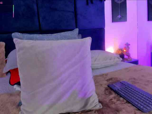 AprilJhonnes webcam