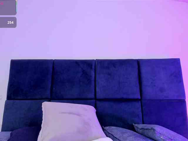 AprilJhonnes webcam