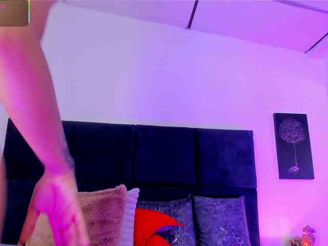 AprilJhonnes webcam