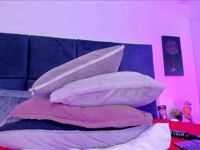 AprilJhonnes webcam