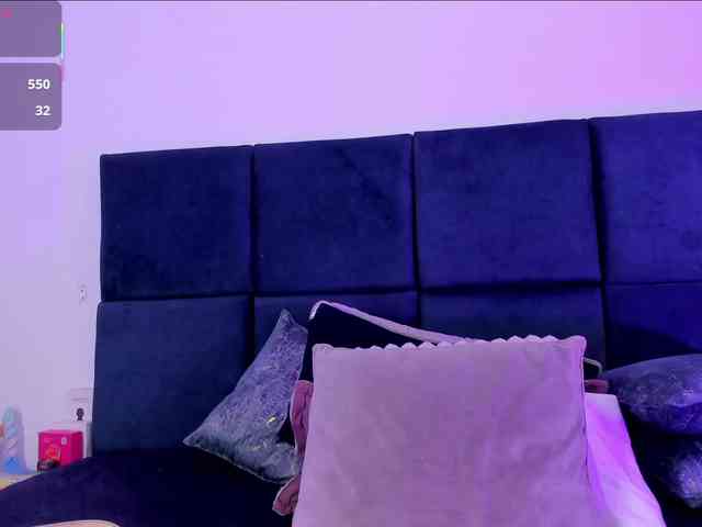 AprilJhonnes webcam