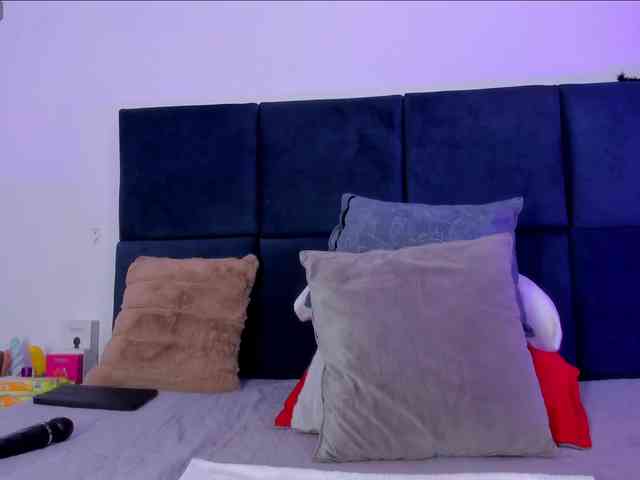 AprilJhonnes webcam