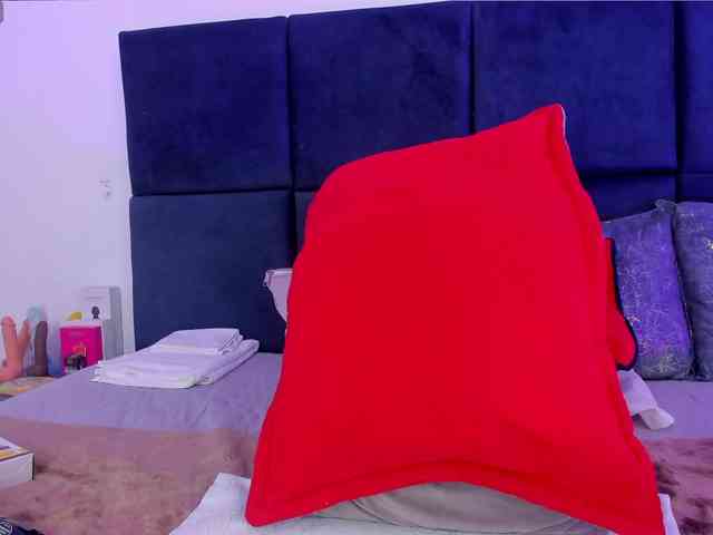 AprilJhonnes webcam