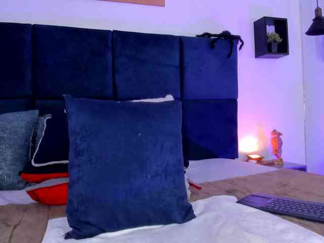 AprilJhonnes webcam
