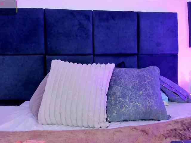 AprilJhonnes webcam