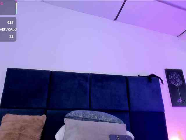 AprilJhonnes webcam