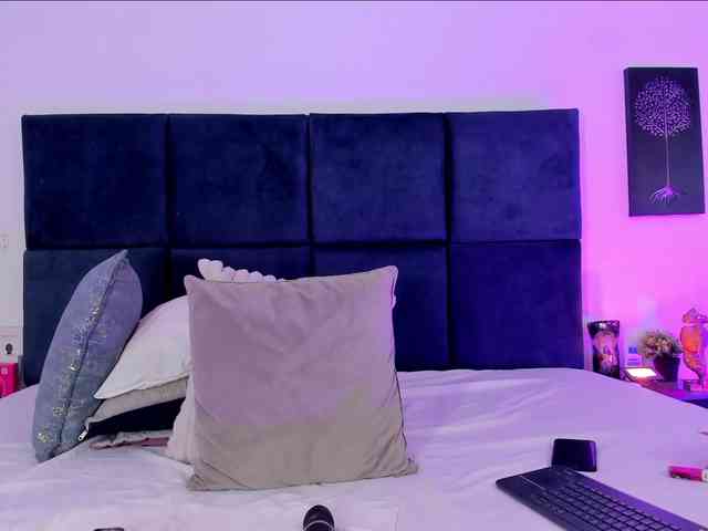 AprilJhonnes webcam