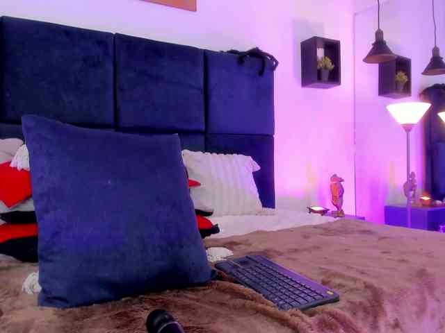 AprilJhonnes webcam