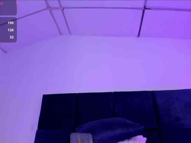 AprilJhonnes webcam