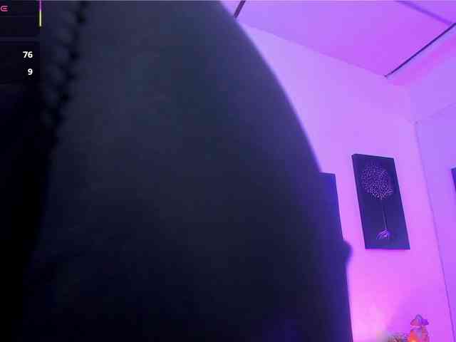 AprilJhonnes webcam