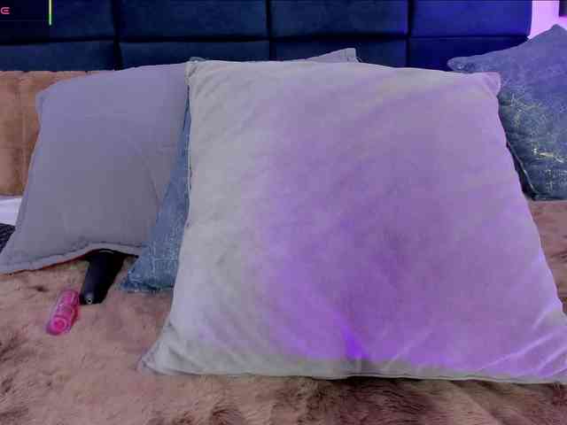 AprilJhonnes webcam