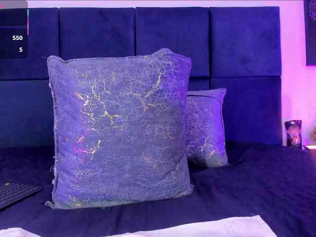AprilJhonnes webcam