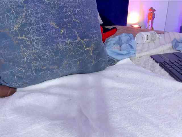AprilJhonnes webcam