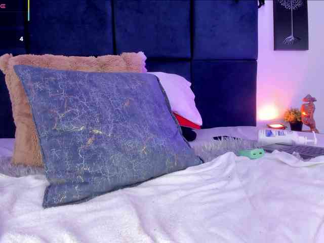 AprilJhonnes webcam
