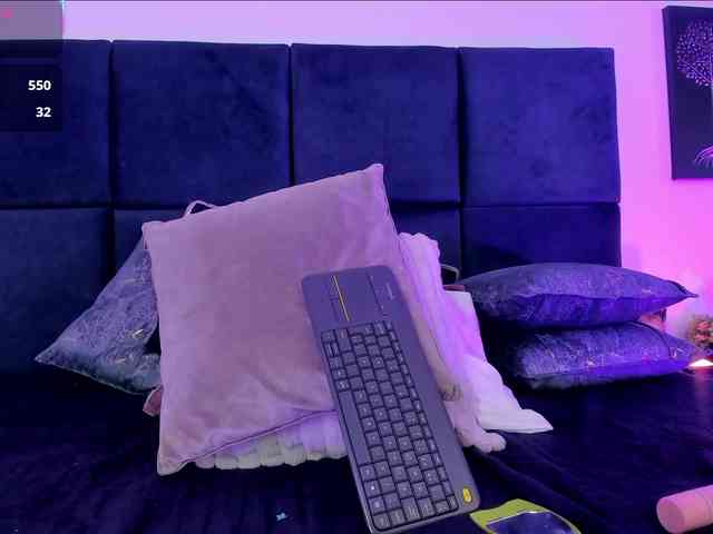 AprilJhonnes webcam