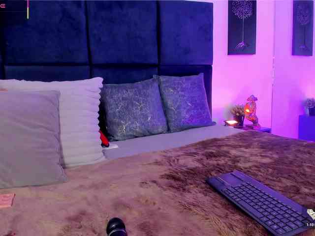 AprilJhonnes webcam