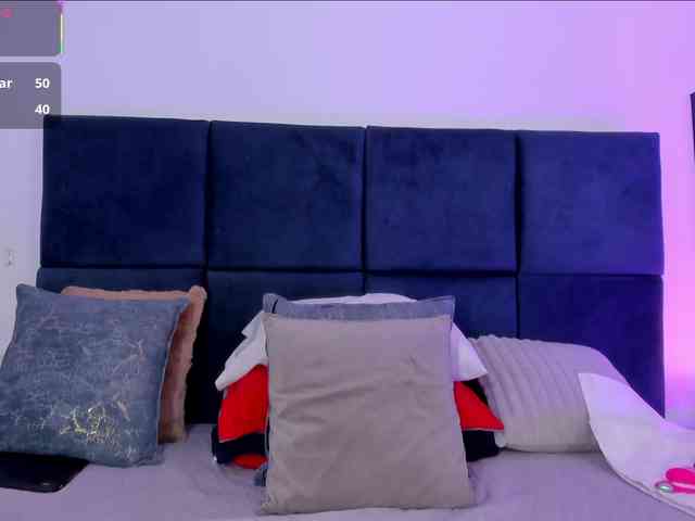 apriljhonnes's live room
