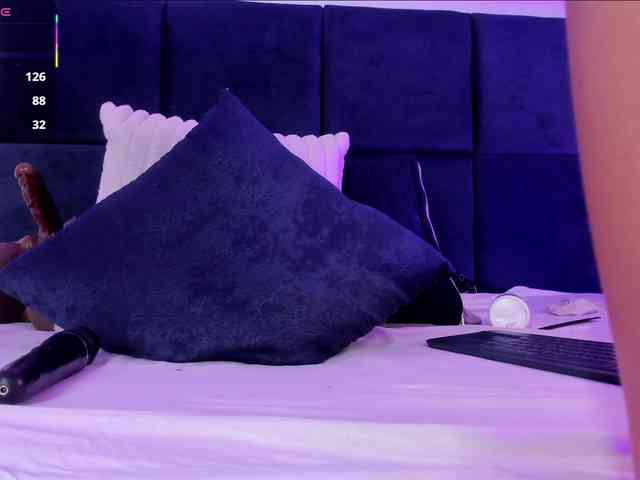 AprilJhonnes webcam